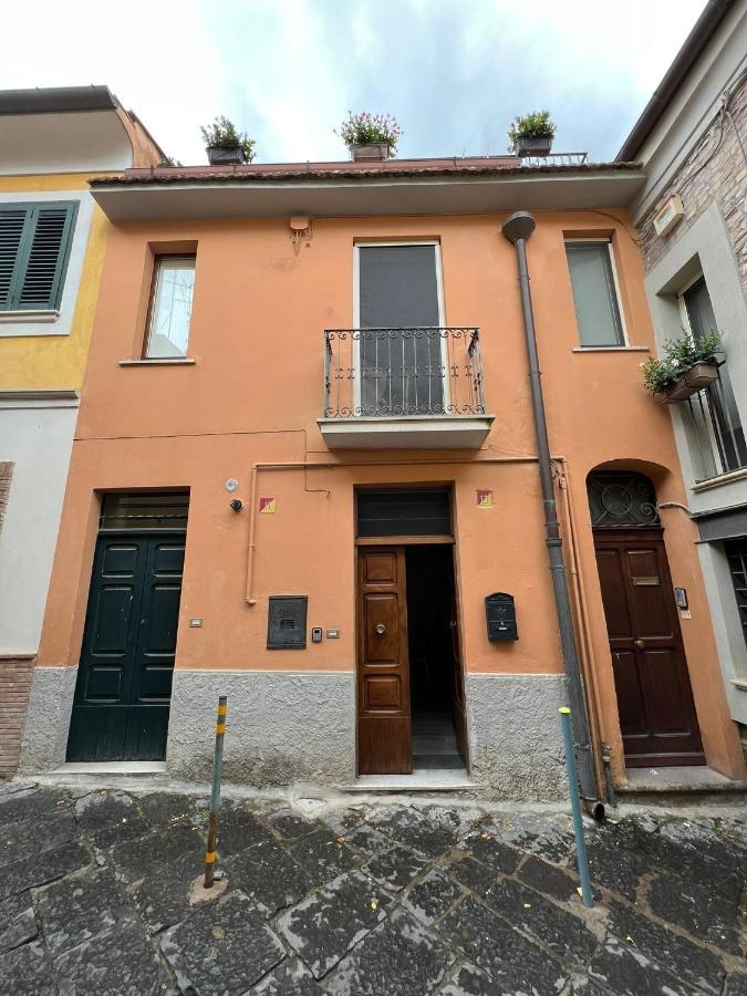 Ferienwohnung Folia Bed And Relax Benevento Exterior foto